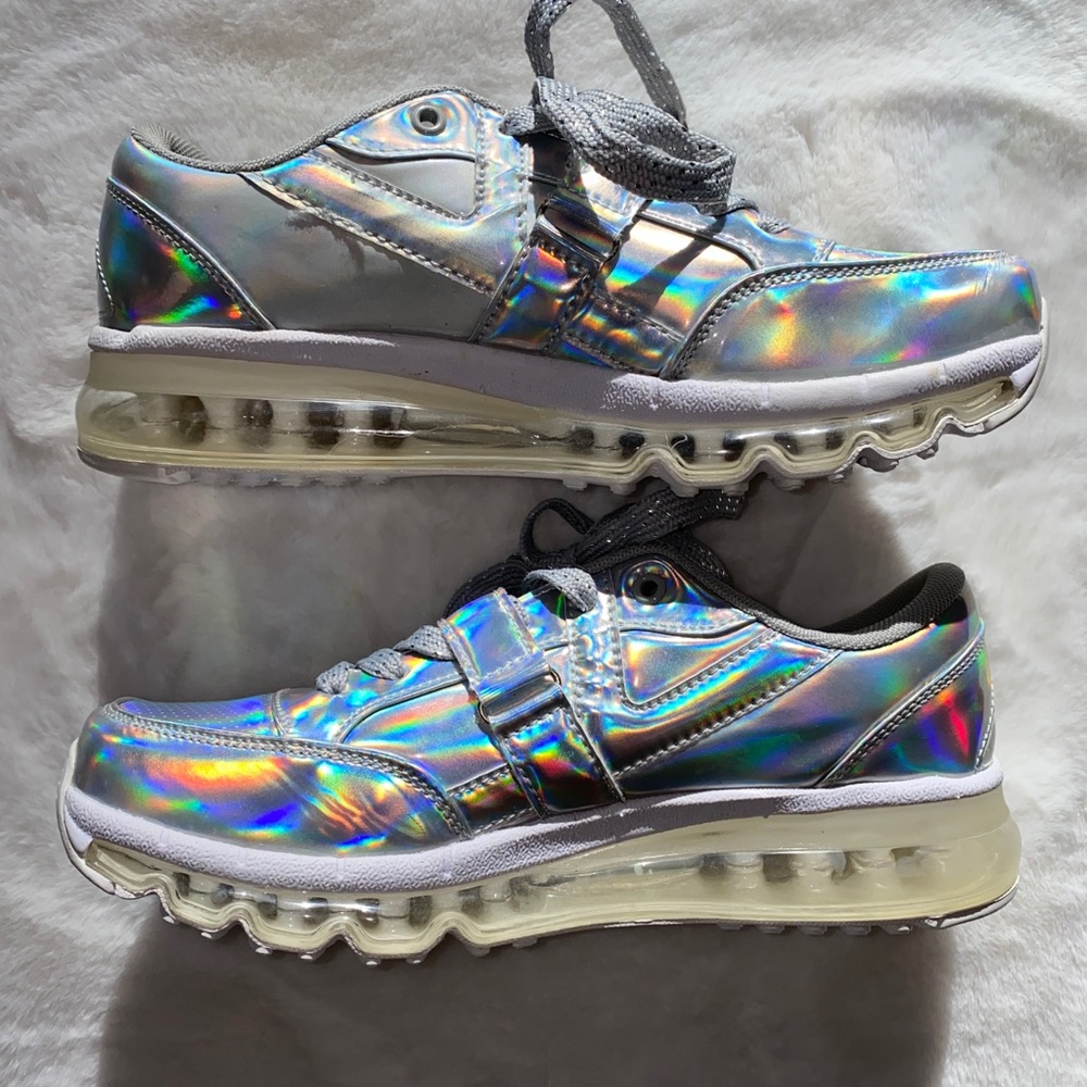 YRU Sneakers